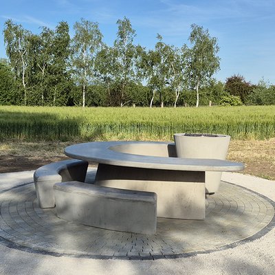 Vorgefertigte Grillstation von SW Umwelttechnik aus Beton in Naherholungsgebiet